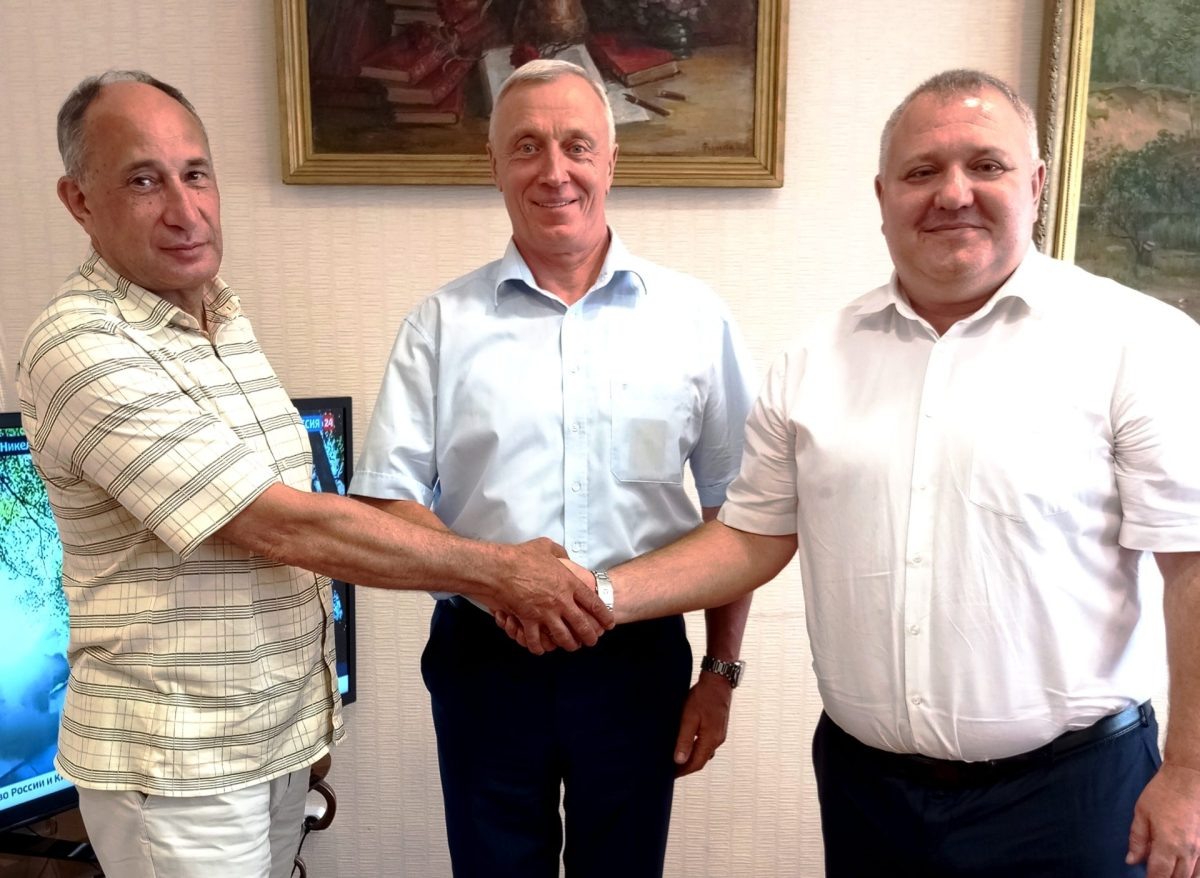    Вячеслав Довнар (в центре) – один из участников развития деловых контактов между бизнесом Беларуси и Нижегородской области