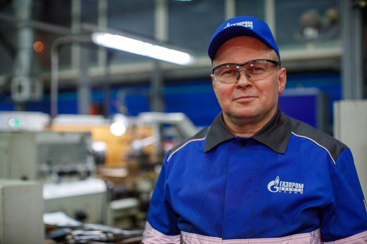Олег Фалин, токарь Управления по содержанию коммуникаций и сооружений