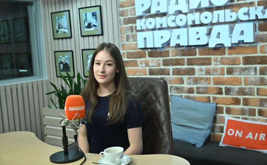    Фигуристка Софья Акатьева пришла на радио «Комсомольская Правда». Фото: Евгения Гусева, КП