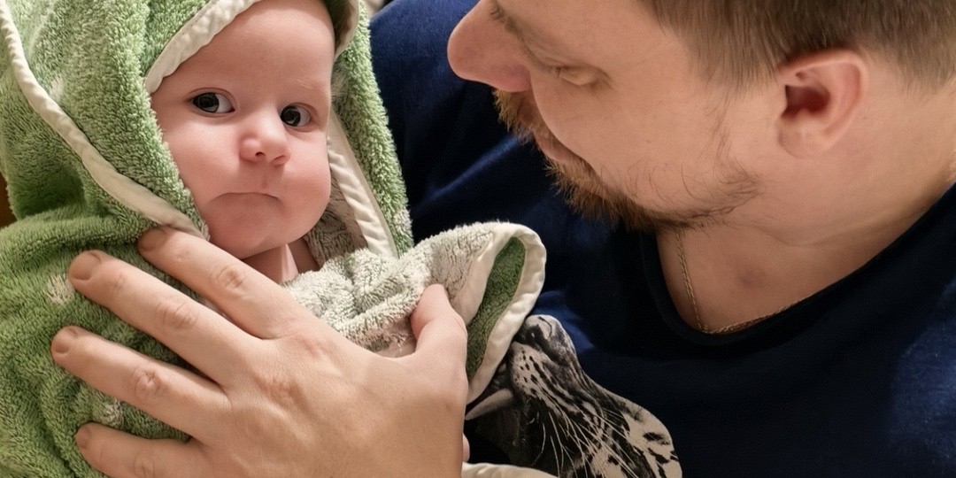 Что выбрать для комфортного купания малыша: ванночку или горку