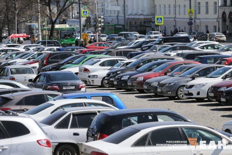    ЕАН. Парковка с машинами