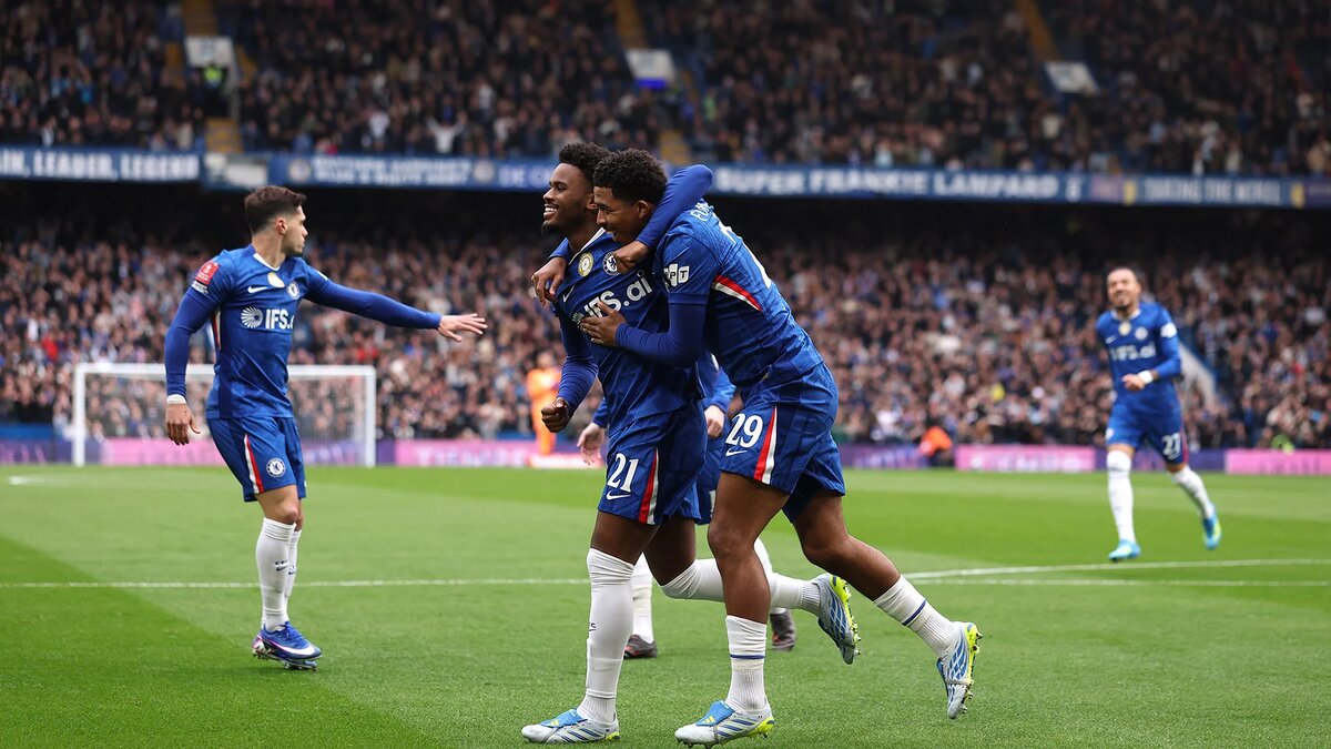 Игроки команды «Челси» (Фото Alex Pantling / Getty Images)