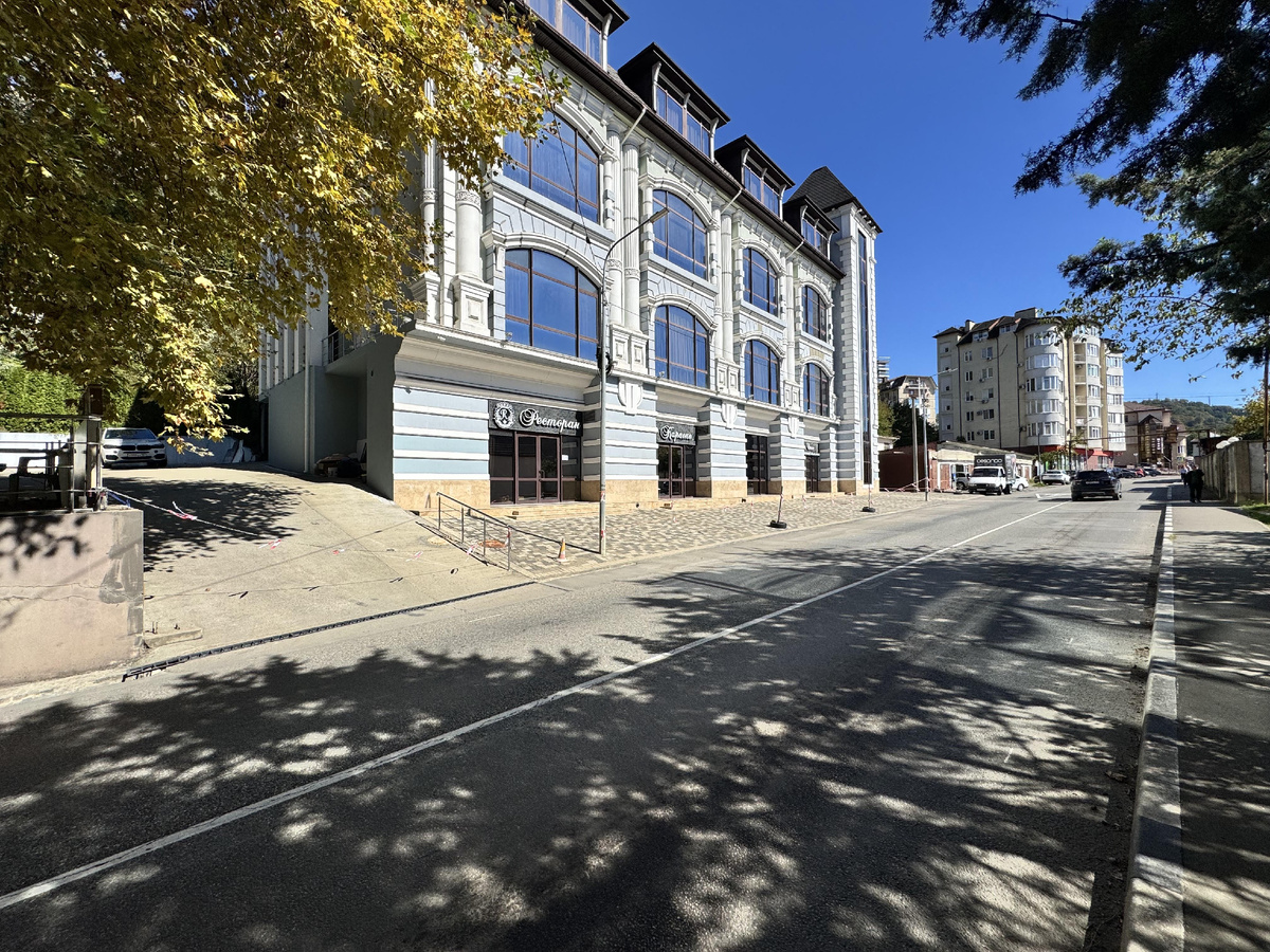 Четырёхэтажный коммерческий комплекс в Дагомысе (Сочи), 2 058 м², гостиничный формат + ресторан + развлекательный блок