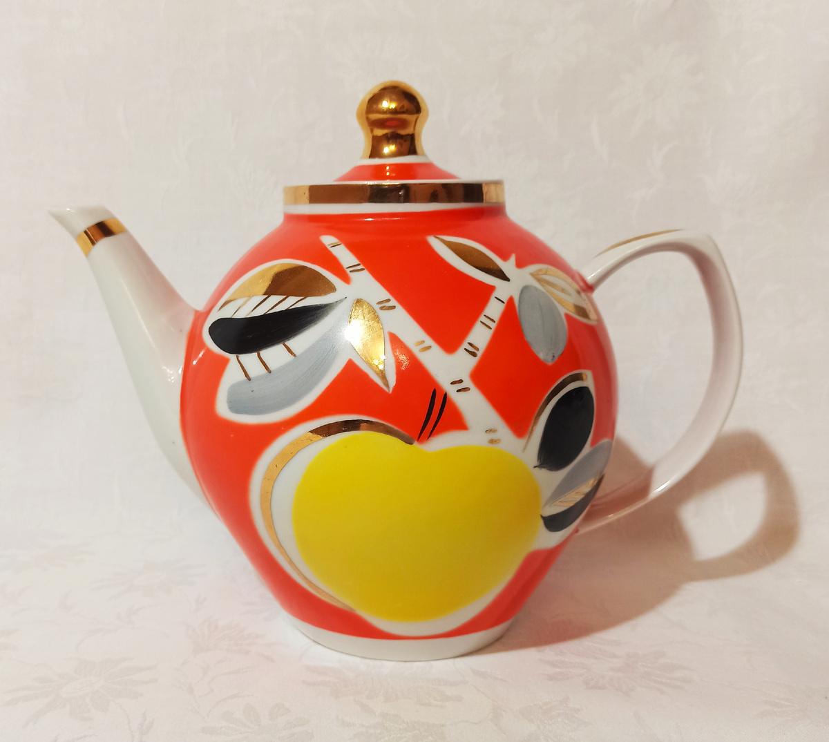 Большой. Объем 1,7 л.