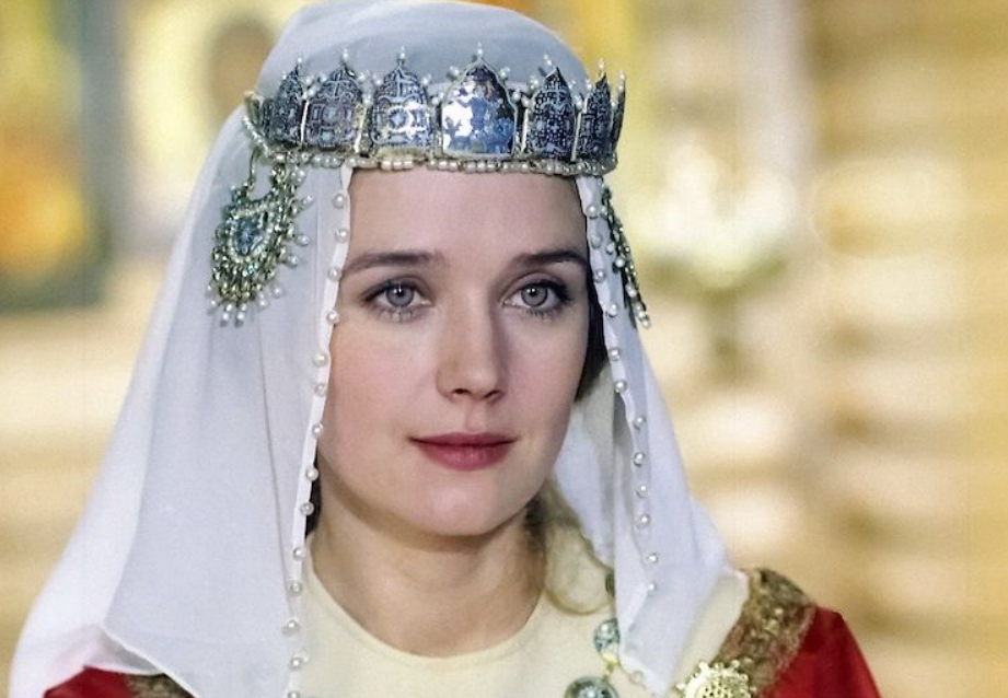 Ирина Алферова считается образцом одухотворенной русской красоты (в фильме "Василий Буслаев")