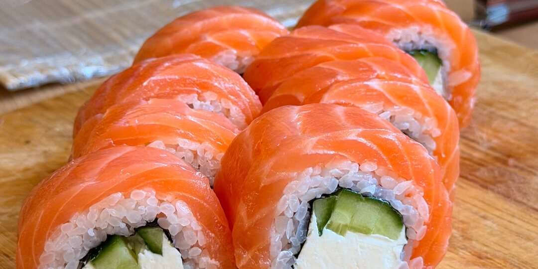 Всем привет! Как вам слой рыбки на роллах? 😋 Люблю делать так, чтобы чувствовать начинку, а не рис