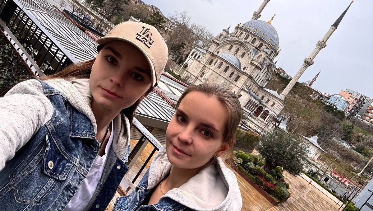    Сестры Аверины прилетели в Стамбул   Telegram-канал Arina and Dina Averins