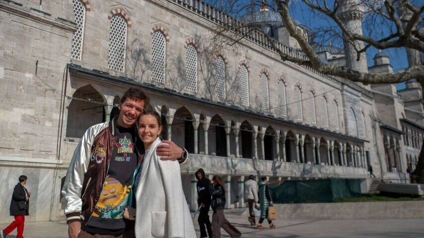    Дина Аверина вместе с мужем Дмитрием Соловьевым в Стамбуле   Telegram-канал Dina Averina