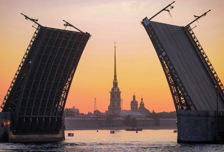 В ночь с 9 на 10 апреля в Петербурге стартует сезон разводки мостов