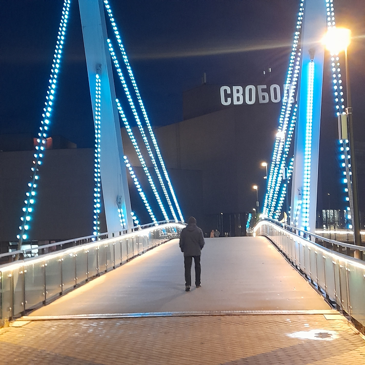 Фото автора.  Муж и мост