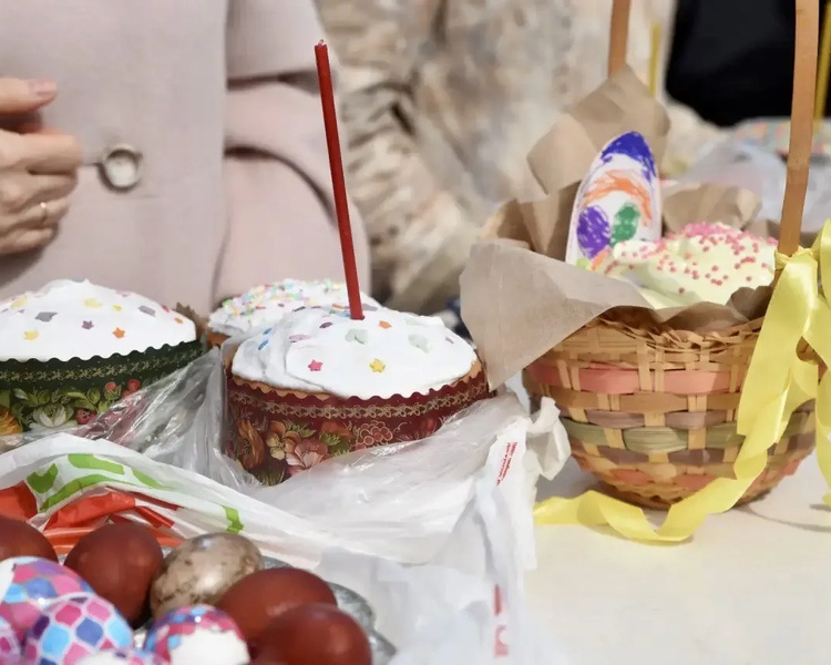     13 тысяч куличей передадут жителям курского приграничья и бойцам отряда «БАРС»