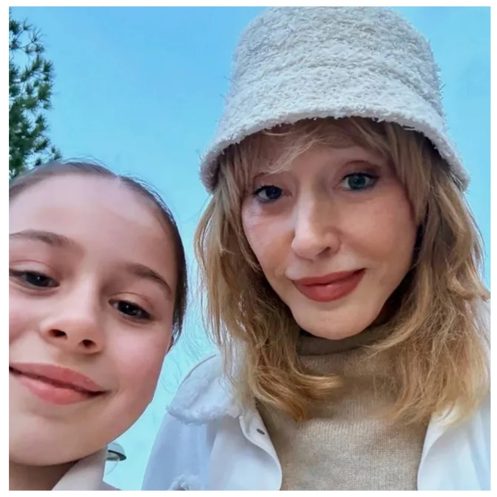 По словам очевидцев, Алла была не в настроении, но не отказала девочке в совместном снимке