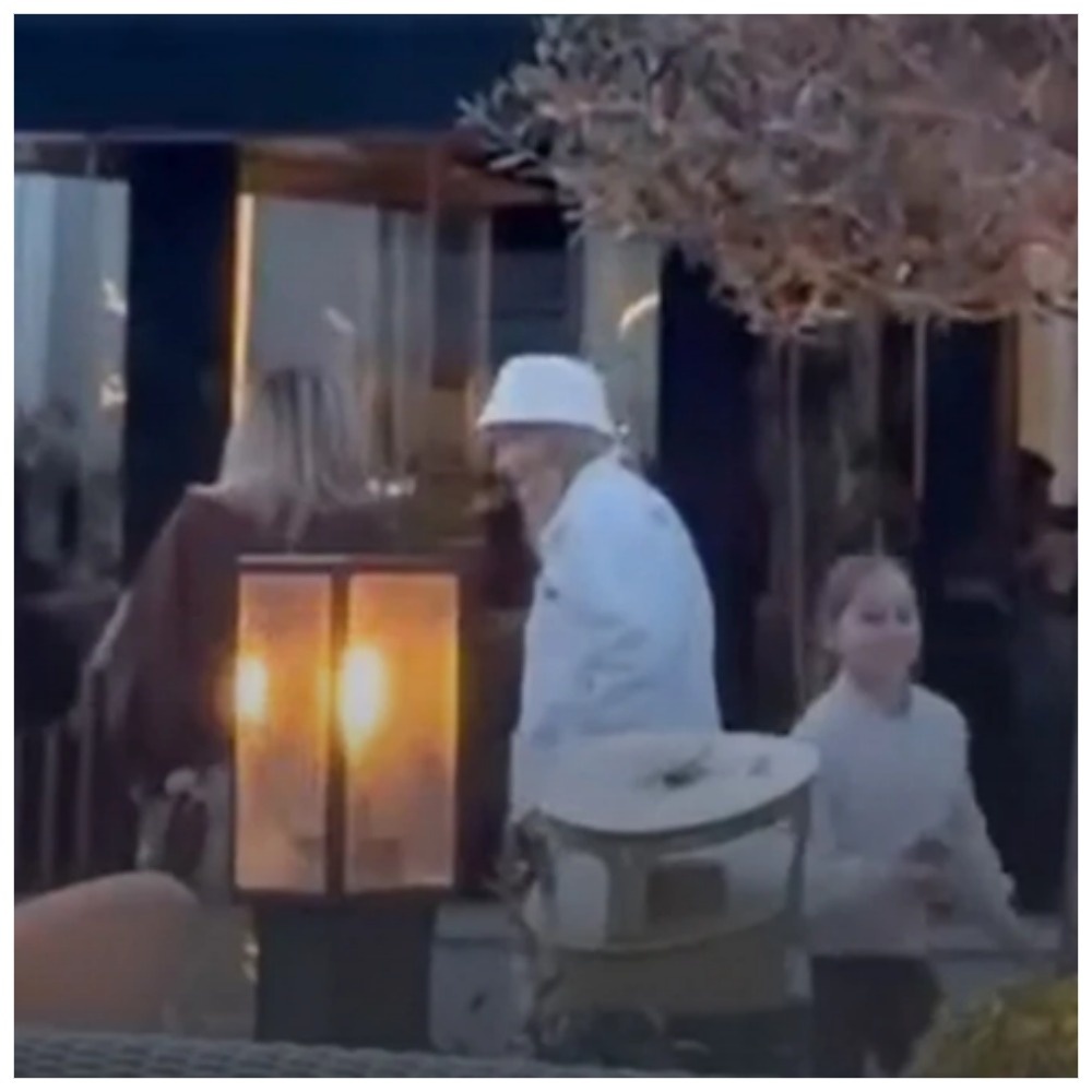 Блогер Элина Кузнецова случайно засняла Аллу Борисовну во время прогулки - ее дочка подбежала попросить селфи