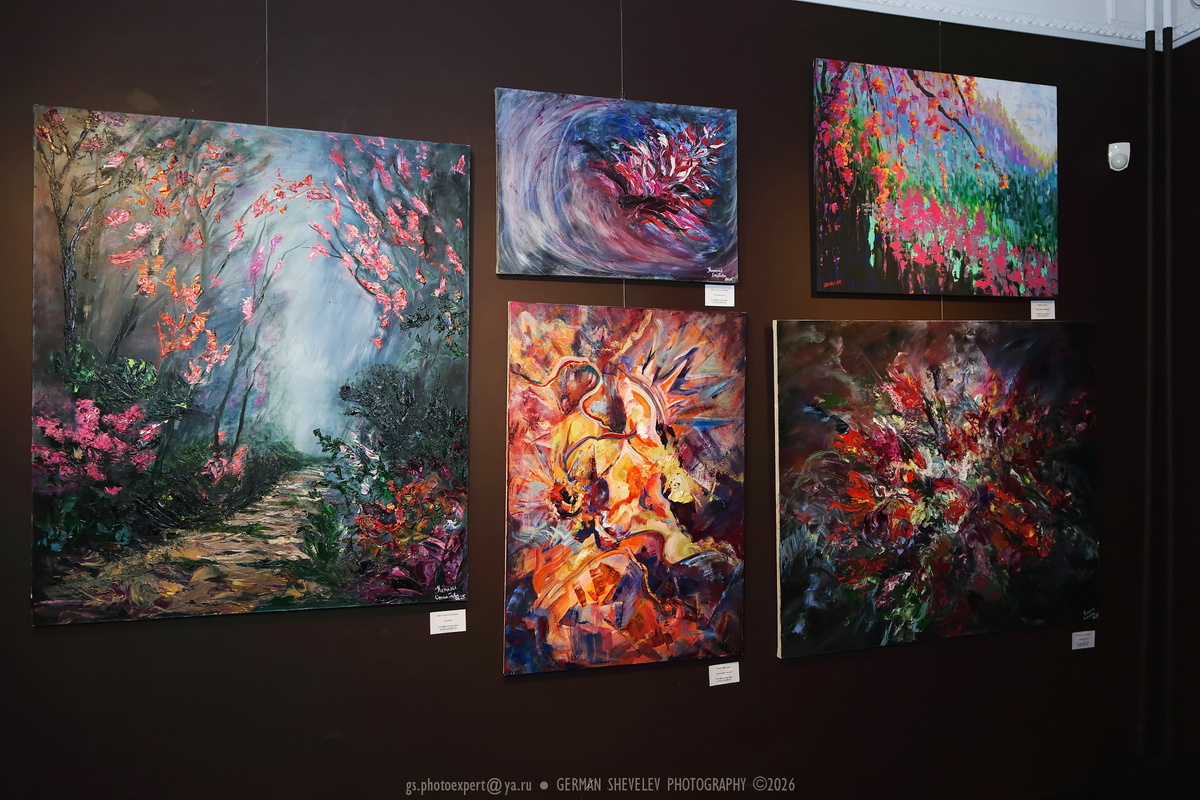 Фотографии картин участников выставки