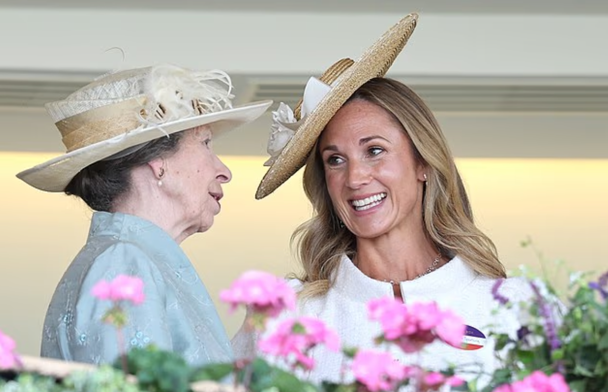 без пяти минут свекобра и эта, которая борщ варить не умеет, сыночка голодный ходит. 