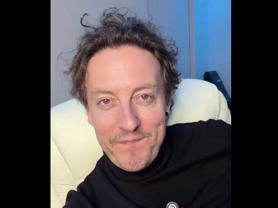    «Кайфаните от искренней классной атмосферы орского хоккея»: Актер Станислав Ярушин пригласил орчан на хоккейный турнир