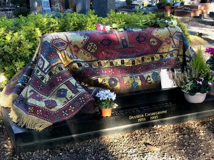 Самые известные россияне, похороненные во Франции и почему там