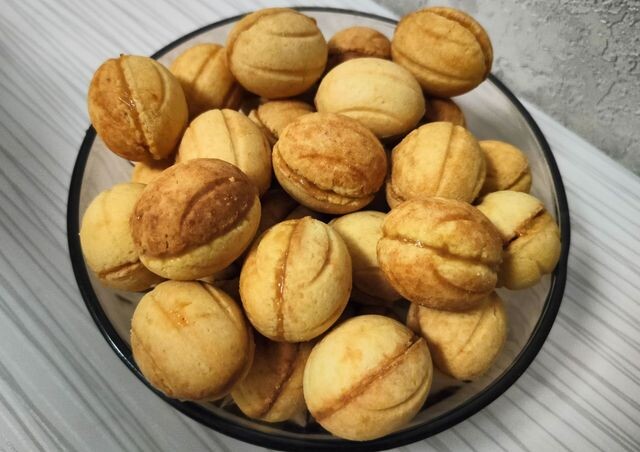 Орешки с вареной сгущенкой: Секрет «того самого» теста из детства. Печенье, которое тает во рту, а не трескается!