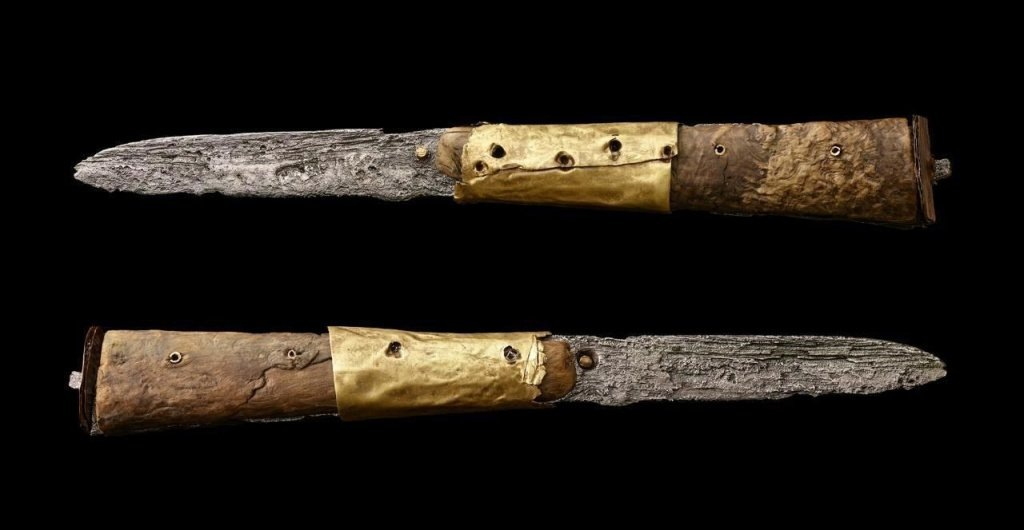 При раскопках в Троице-Сергиевой лавре нашли дорогие ножи Смутного времени