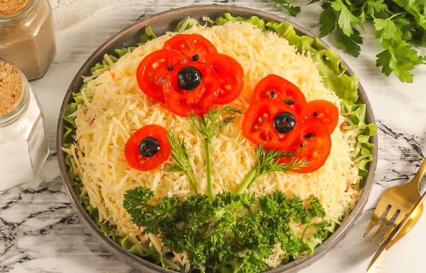 Красные... Яркие... Этот потрясающе вкусный салат станет украшением любого весеннего праздника!