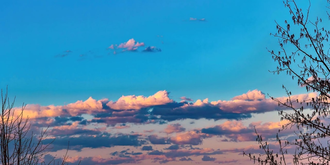 "Угасает день в лазурной вышине