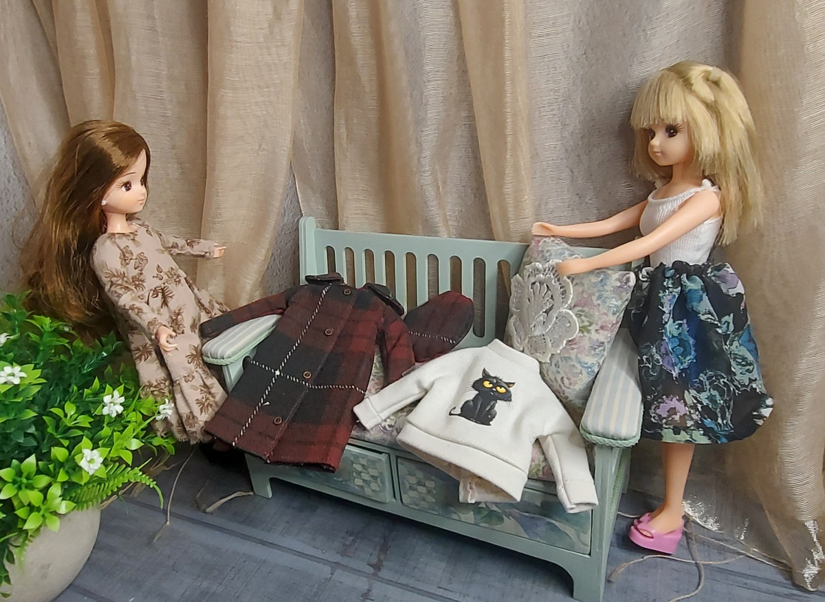 Фло, Ликка и обновки. Фото автора канала.