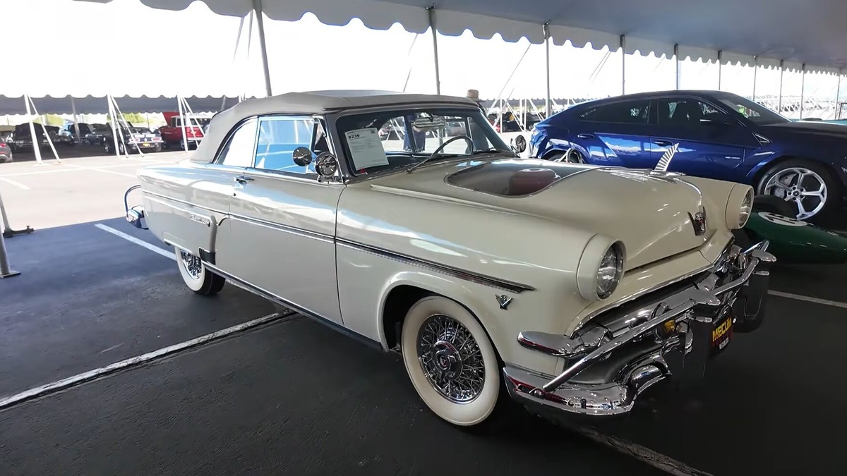 Ford Crestline Sunliner 1954