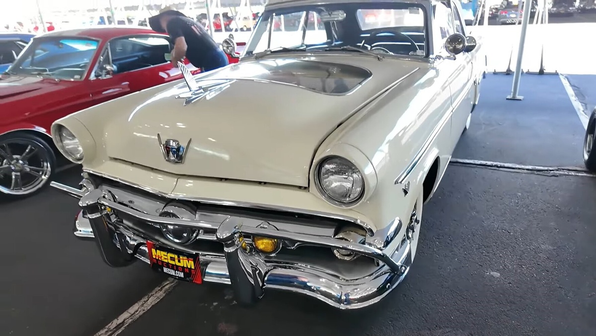 Ford Crestline Sunliner 1954