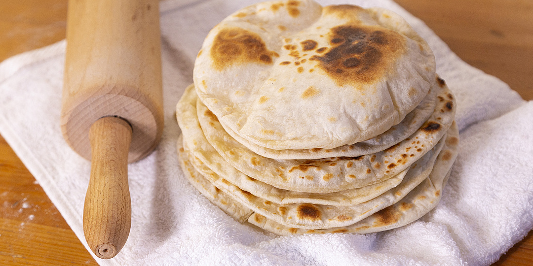 Домашние лепешки с кармашком — идеально для шаурмы!