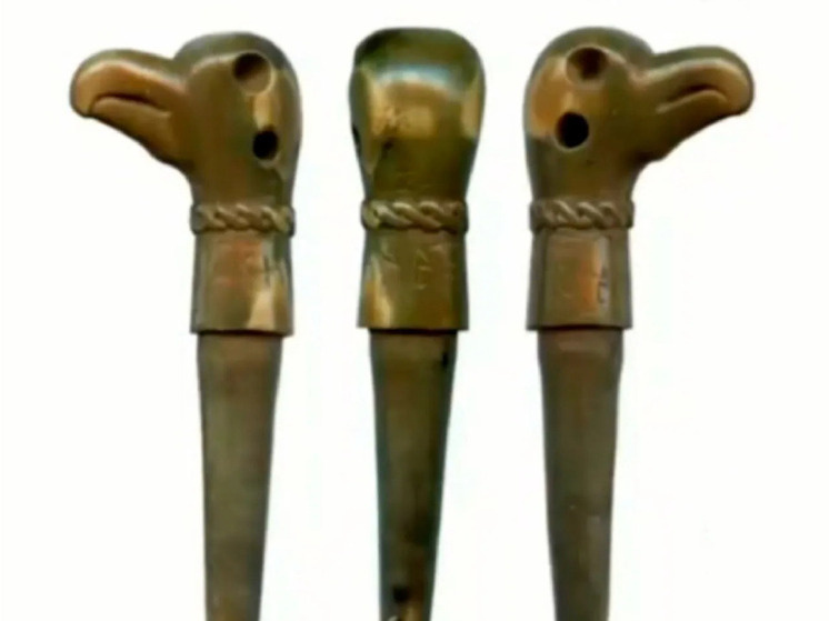     В этой вещи особенно интересно то, что она имеет надпись. Фото: пресс-служба Новгородского музея-заповедника