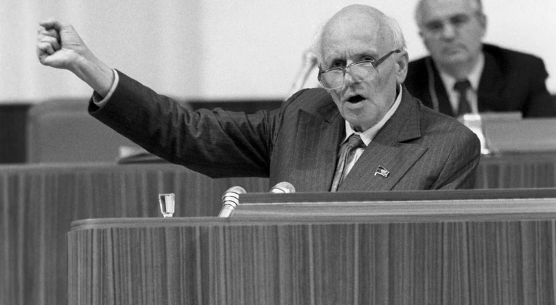 Андрей Сахаров открывает конференцию "Мемориала". 1989 год. Тогда это была надежда.