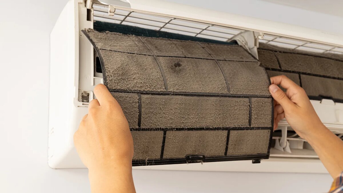 Фильтр кондиционера нужно регулярно чистить от пыли