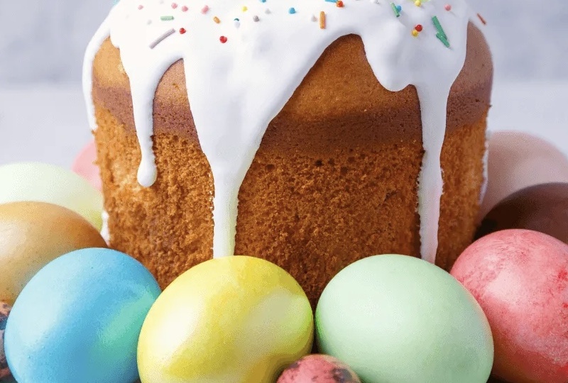 Чистый четверг, четверговая соль и крашенные яйца с куличами. Что происходит в храмах в эти предпасхальные дни?