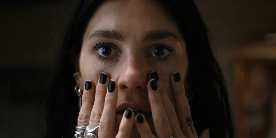 «У меня очень плохое предчувствие» Шикарный хоррор - сериал, который имеет высокие шансы стать лучшим в данном жанре в 2026 году