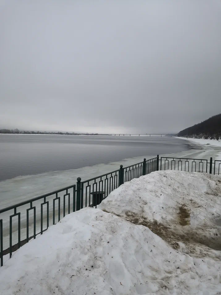 Вид вниз по Волге от Пустых Моркваш в сторону моста