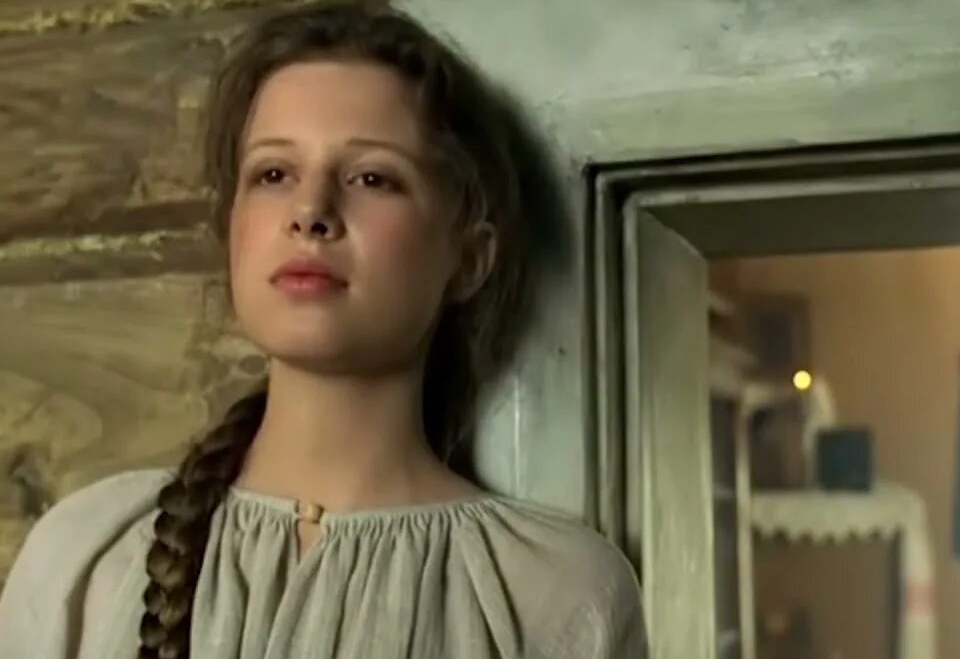 Обложка: кадр из фильма "Русский бунт", в роли Маши Мироновой Каролина Грушка