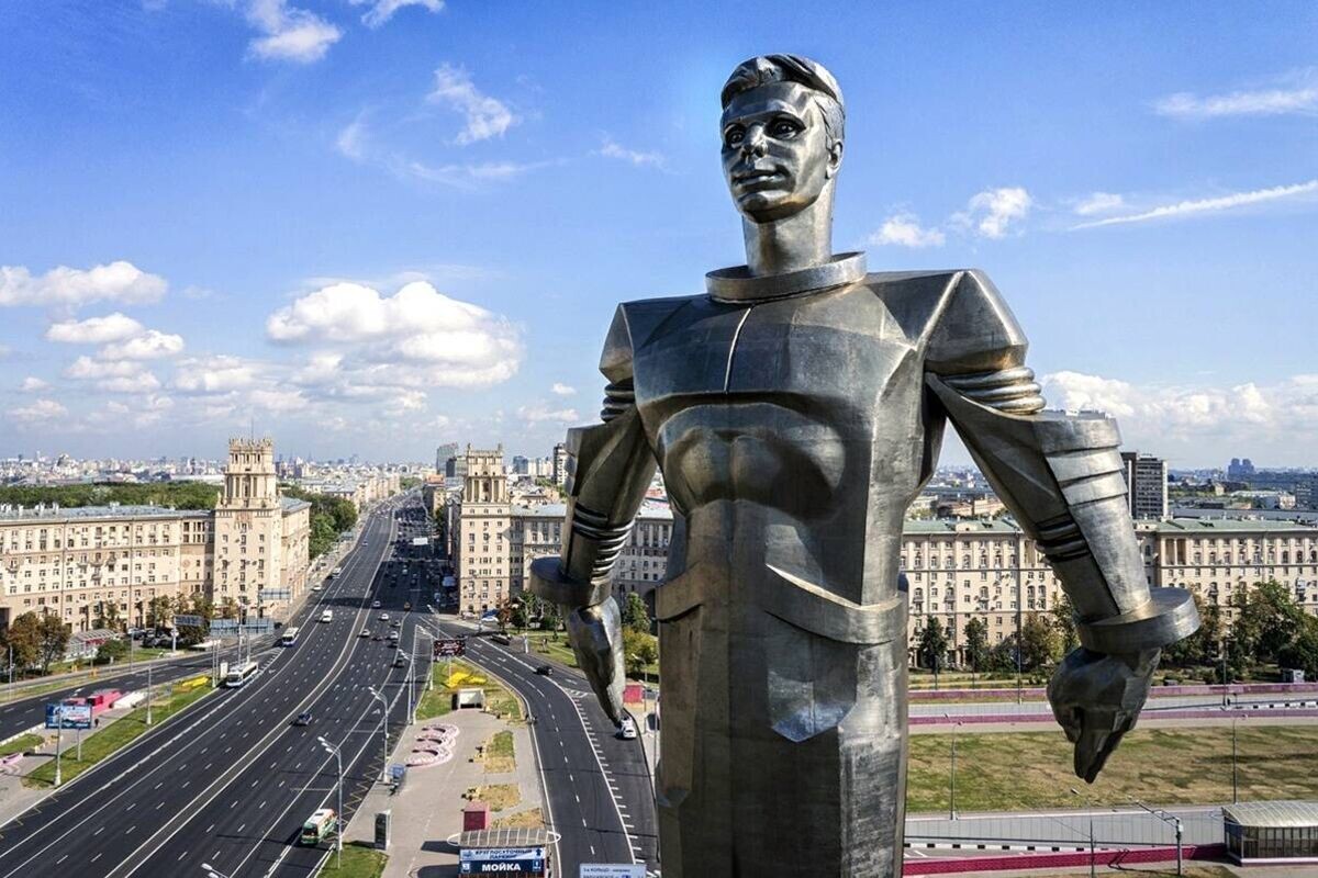 Памятник Юрию Гагарину в Москве.  https://moscow.er.ru/activity/news/v-moskve-pristupili-k-restavracii-pamyatnika-yuriyu-gagarinu