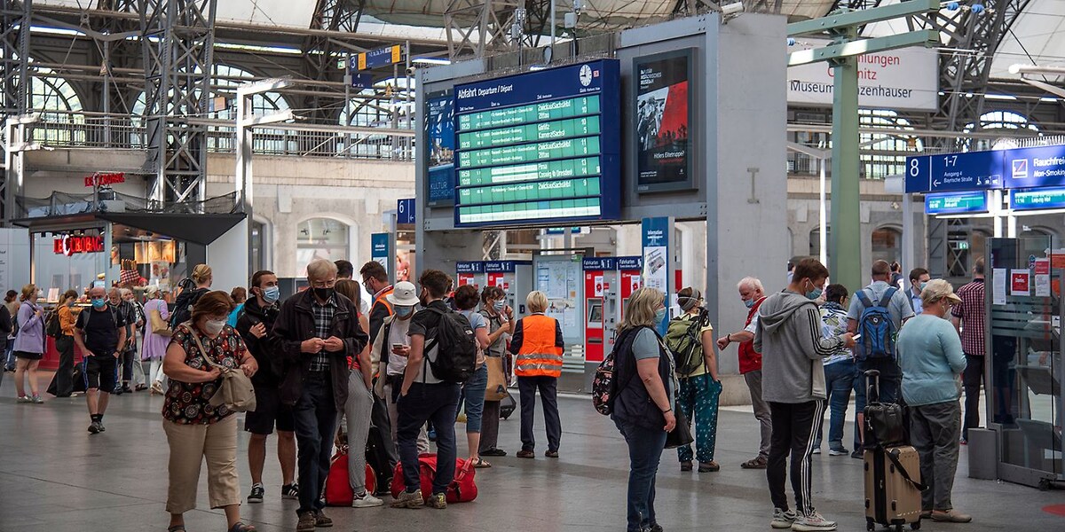 Табло на вокзале 