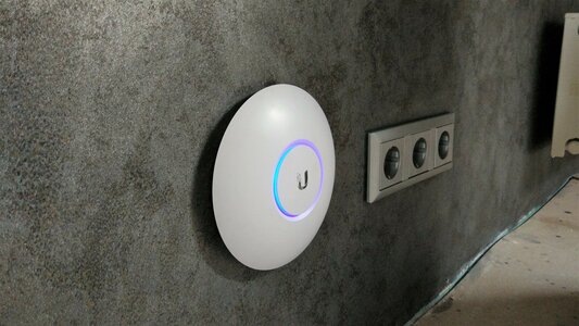 Точка доступа Ubiquiti UniFi AP AC PRO