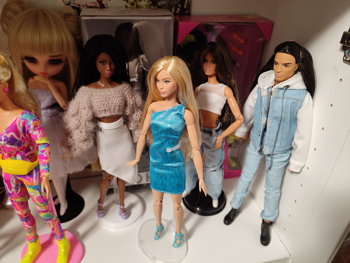 Моя кукольная полка