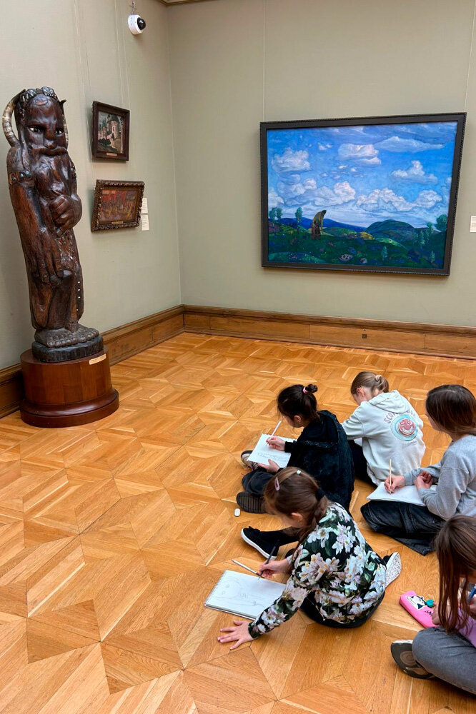 Подход помогает ребёнку не бояться высказываться и постепенно формировать собственный взгляд. Фото: Елена Сонькина