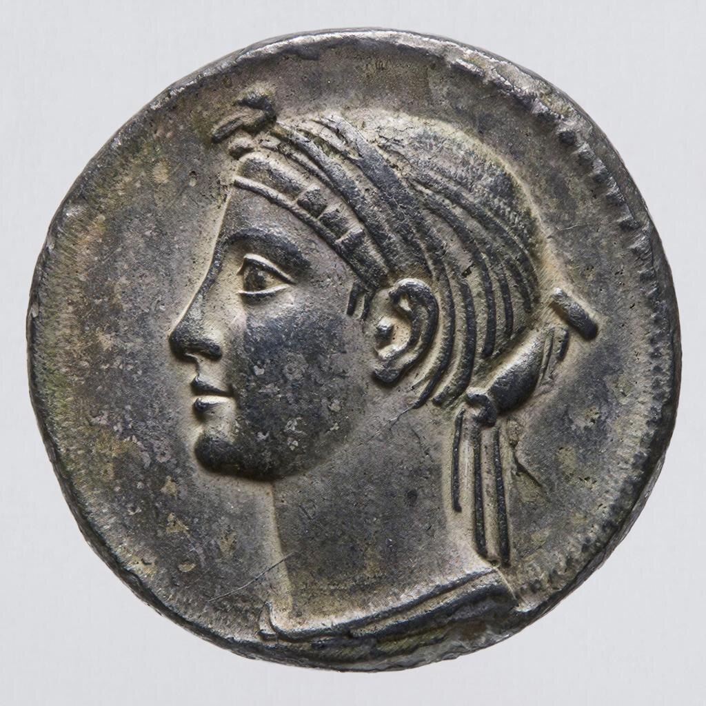 Реконструкция: Монета с профилем Клеопатры. Крупный нос, волевой подбородок. Никакой голливудской красоты.