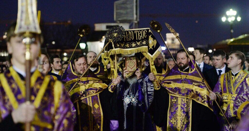 Небо и земля. О крестном ходе на Страстной седмице