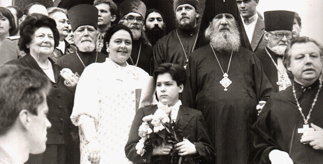 «А не пора ли нам прикупить у царей одеколона?» — история о коммерческой жилке претендентов на престол