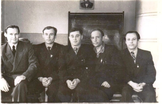 Преподаватели музыкальной школы слева направо: А.А. Воробьев, Г.И. Бирюков, А.Е. Кляузер, В.Г. Неклюдов, Н.И. Кузнецов, 1960 год.