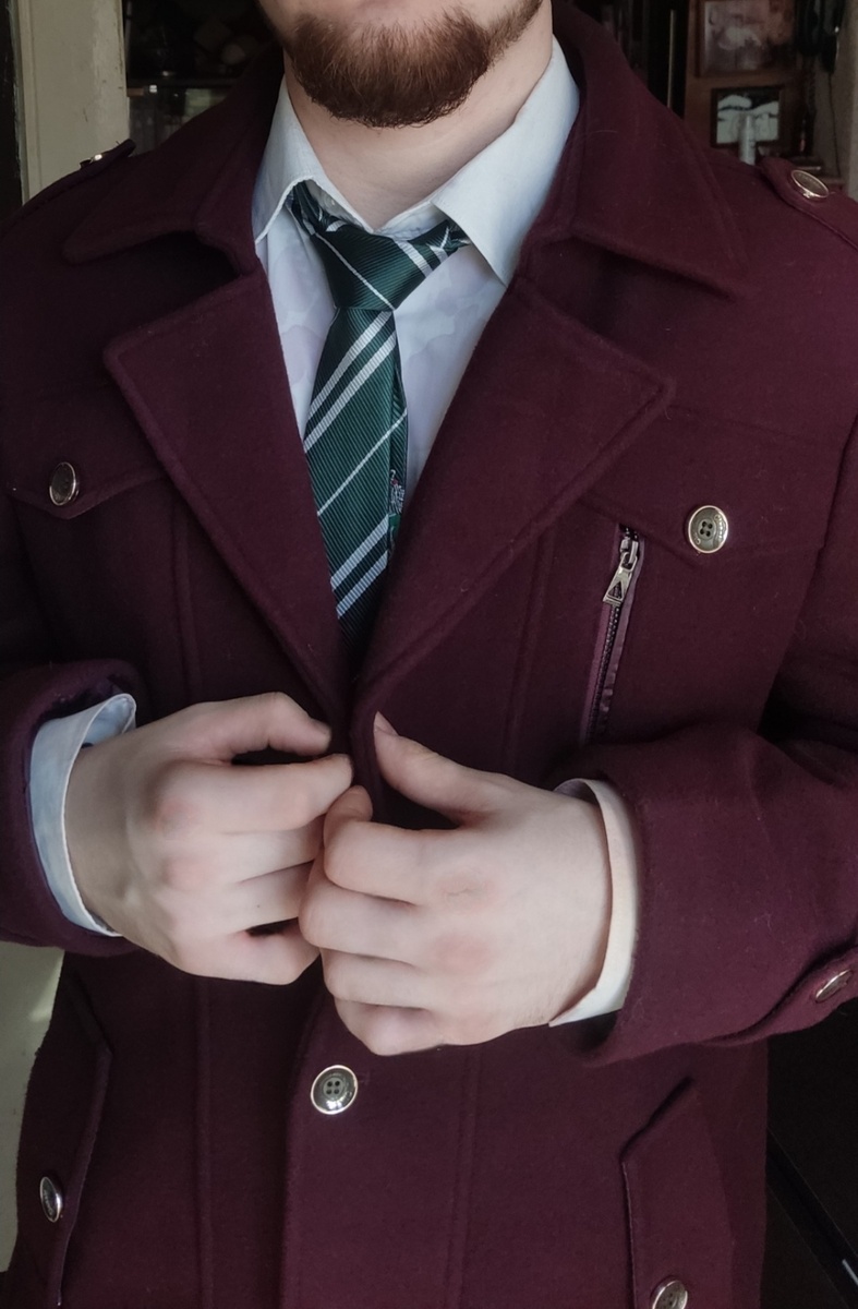 Не-ребенок собирается на работу