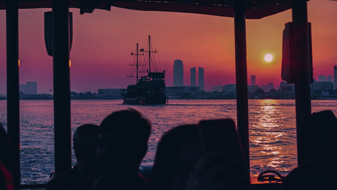    Как россияне с круизов в Персидском заливе домой пробирались: 18 часов на автобусе и посольство Ката