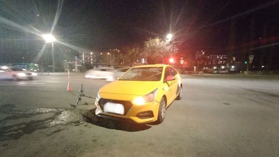 Самокат и такси не поделили перекрёсток в Челябинске