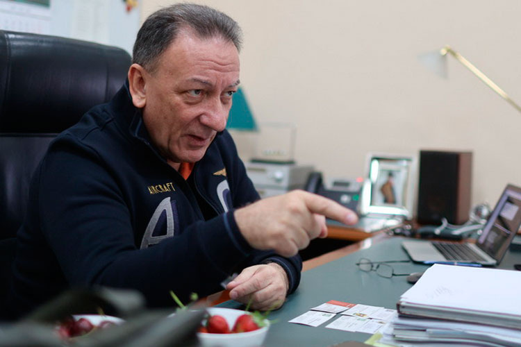    Аркадий Злочевский: «Аграрная Аргентина — это ничто! Это вот просто ниже плинтуса! Они даже растеряли тот потенциал, которым обладали в 90-е годы, когда мы, еще будучи импортозависимыми, в 1996 году покупали пшеницу в Аргентине! Сегодня мы поставляем в Латинскую Америку нашу пшеницу».   
Фото: «БИЗНЕС Online»