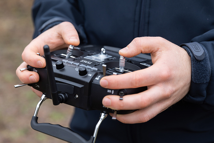    Хотелось бы отметить, что мы не знаем процент брака среди украинских FPV-дронов. Не знаем, в общем-то, и точного количества. Самое главное: в отличие от России, Киев обладает кнутом в лице ТЦК.   
Фото: © Mykhaylo Palinchak / Keystone Press Agency / www.globallookpress.com